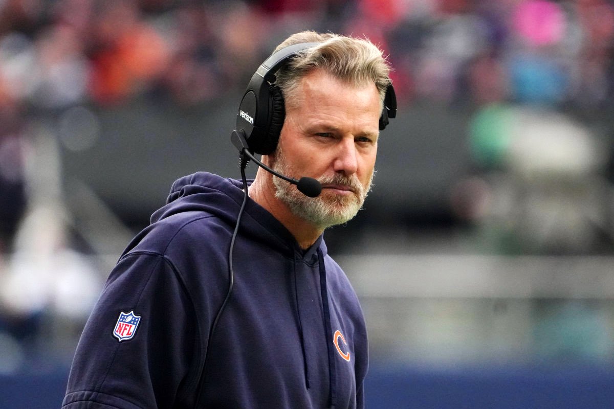 Directhim's tweet photo. •0-17 on the road on Sunday 
•3-18 on the road overall 
•2-10 vs the NFC North 
•4 collapsing losses with a 92+% chance to win in the 4th quarter
•14-28 overall 

I am officially calling for Matt Eberflus to be fired at the end of the season 🐻⬇️ https://t.co/0LhdXUF1hx