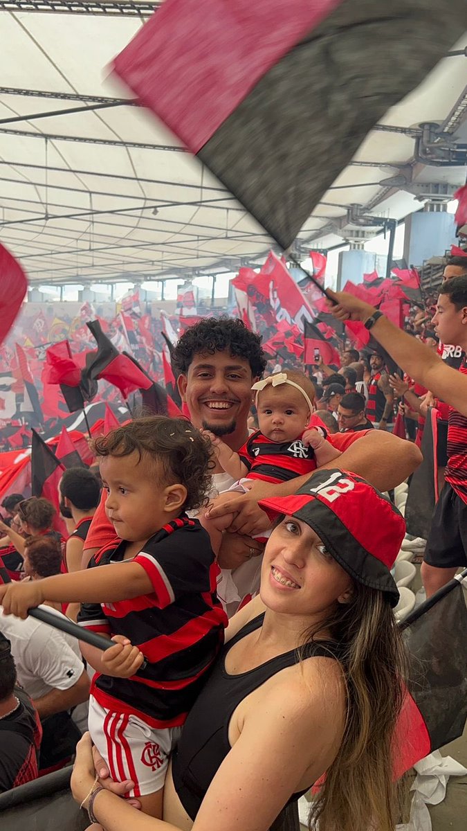 jorgediogo97's tweet image. Se todo ano que eu botar um filho no mundo meu time ganhar uma copa do Brasil ou Libertadores eu não vou parar, eu vou fazer um time de futsal.

Tá precisando de vitória em final @Flamengo? Pode chamar a Flamilia mais pé quente da arquibancada que a gente resolve 🦶🔥