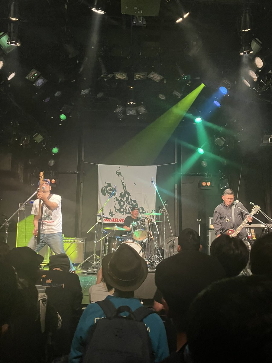 noitpunk's tweet photo. 昨夜は、gas burner結成30周年記念Liveにお邪���しましたー！
この日の主役❗️gas burnerのLiveは全身全霊⚡️魂と笑いの入り混じったLiveで😁凄くカッコ良くて胸が熱くなりました🥺会場全体がお祝いムードで温かくメッチャ良いLiveでした😊 https://t.co/3UDypT334u