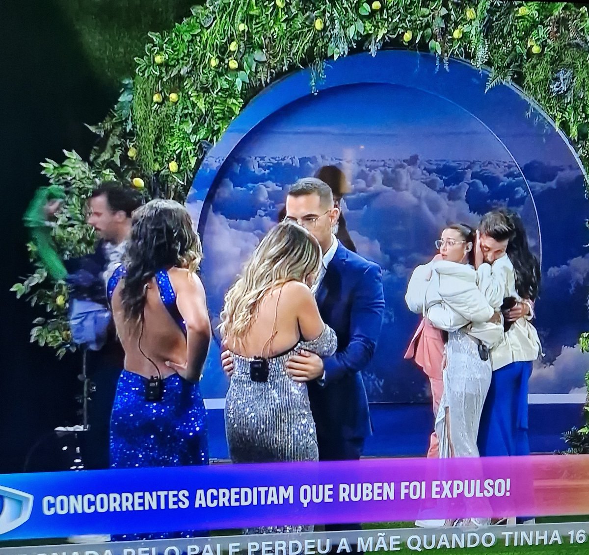 É sobre isto. O Diogo veio logo abraçar a Jessica pq o Afonso saiu #sstvi