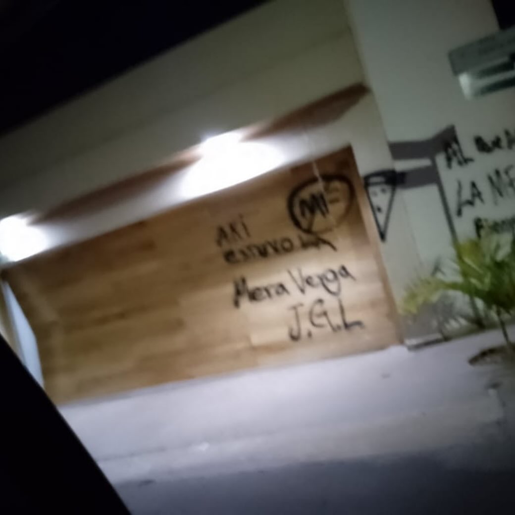 sl0wpain001's tweet image. 🚨 / #Sinaloa 

irrupción bélica ha una casa de seguridad vinculada ha la organización terrorísta de los #MZ en Punta Azul.⤵️