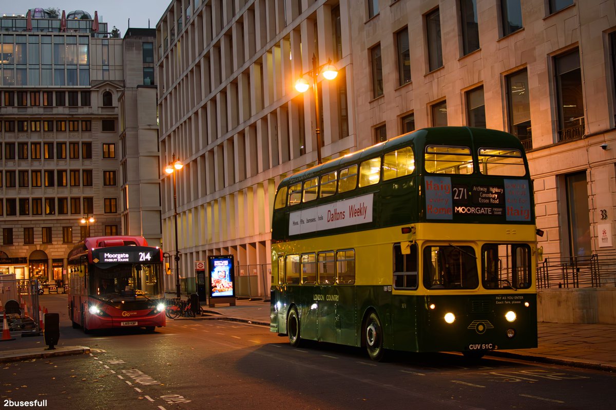 2busesfull tweet media