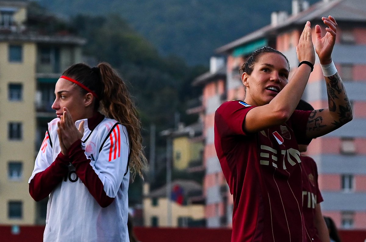 💛❤️ ➕3️⃣ 

#SampRoma 1-5 #forzaroma <a href="/ASRomaWomen/">AS Roma Women</a>