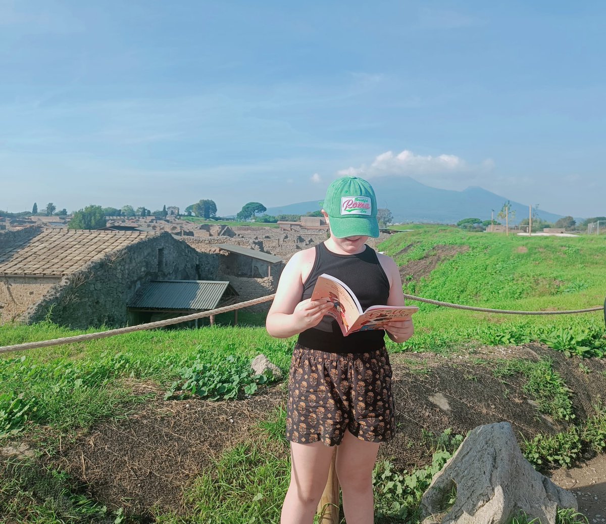 joleene79's tweet photo. Robyn Bradley, 4M enjoying her new book during her travels around Rome, this is in front of mount Vesuvius in Pompeii
@ololprimary_HT
#extremereadingchallenge https://t.co/C6xLlTmhyT
