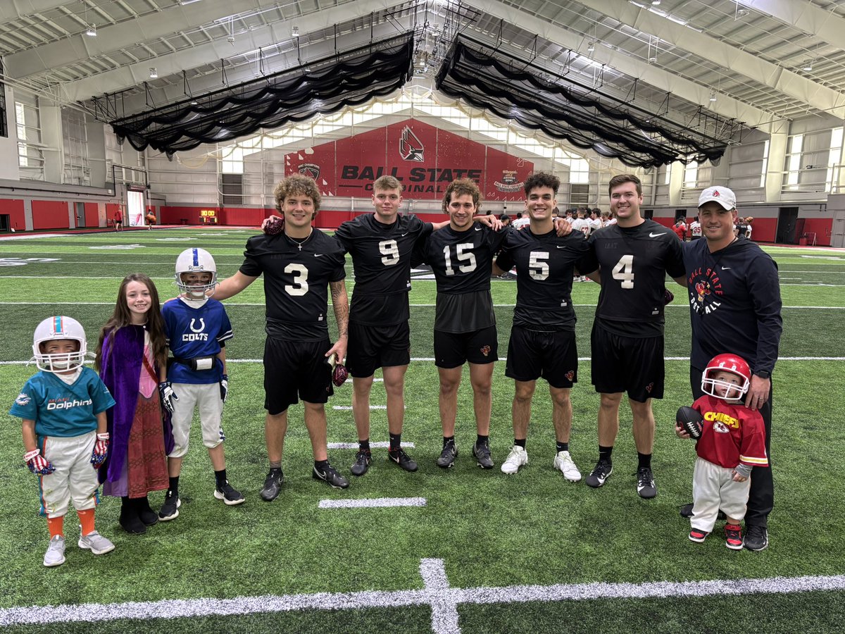 Trick or treat with the players ❤️🤍🖤👌🏻 <a href="/coachklynch/">Kevin Lynch</a>