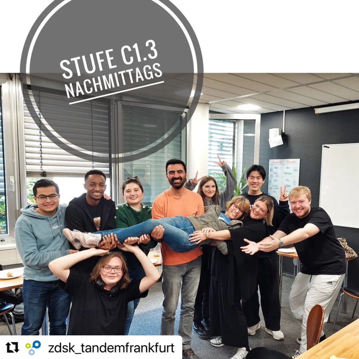 TANDEMSchools's tweet photo. #Deutsch lernen mit #tandemfrankfurt 
・・・
Stufe C1 endlich geschafft!
Lehrerinnen Aida und Nadine feiern mit ihren Kursteilnehmerinnen/Kursteilnehmern und freuen sich auf die nächste Stufe. Weiter geht es mit C2.1 - viel Erfolg! https://t.co/vffFROxuNY