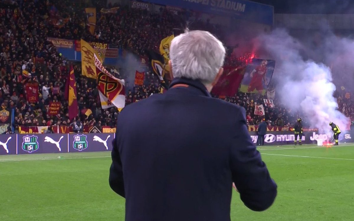 covellocurvasud's tweet photo. E ogni volta che non c'entro 
Ogni volta che non sono stato 
Ogni volta che non guardo in faccia a niente 
E ogni volta che dopo piango 
Ogni volta che rimango 
Con la testa tra le mani 
E rimando tutto a domani https://t.co/Wqb0v75Adg
