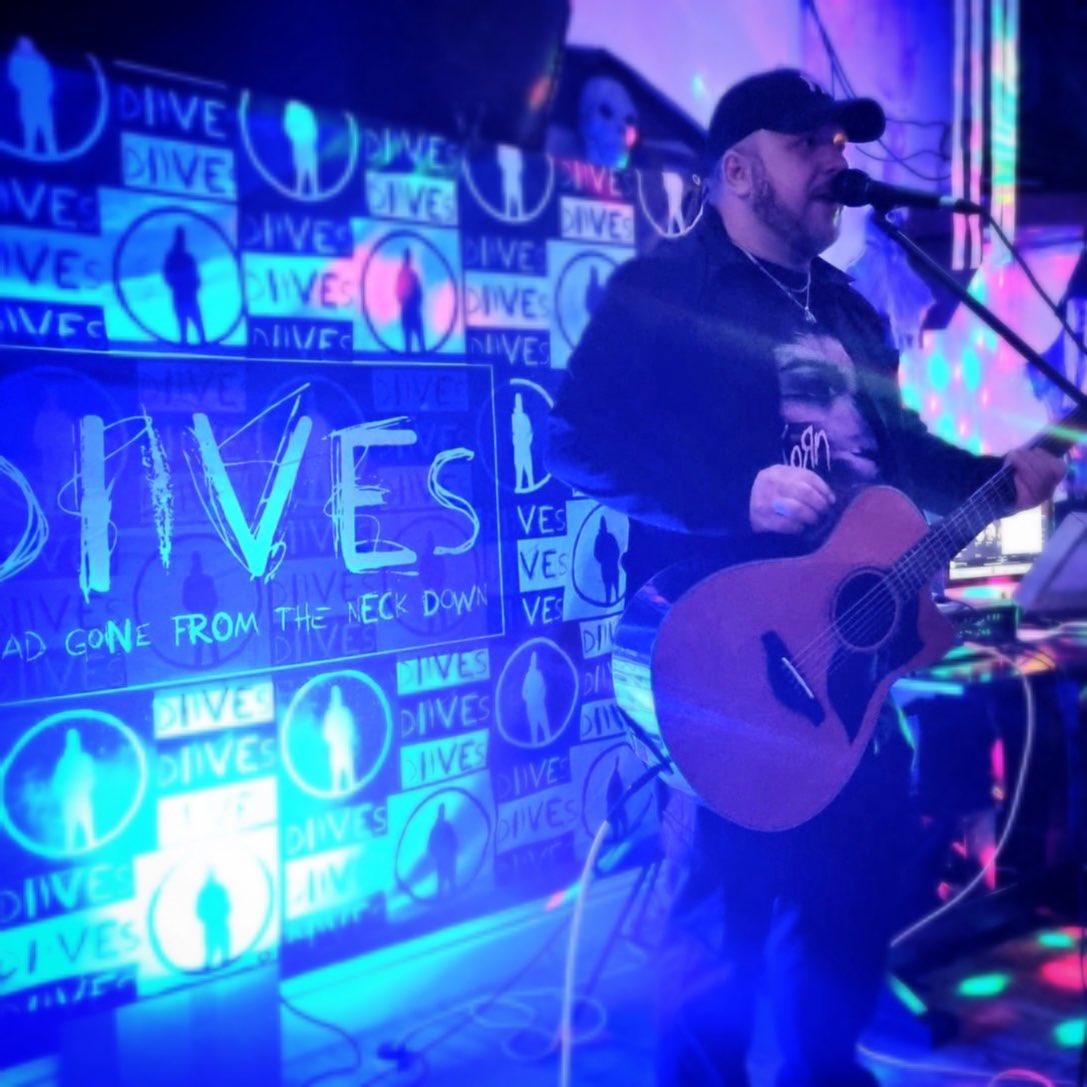 diivesmusic1's tweet photo. Just wanna say a huge thank you to everyone who came down to my album launch last night! Had the best time &amp; great to see everyone! Thanks to everyone who bought a CD or a T-Shirt too! It honestly means the world! Massive thank you to Lyn and all the staff for a great night!! https://t.co/XaHEDVDQB4