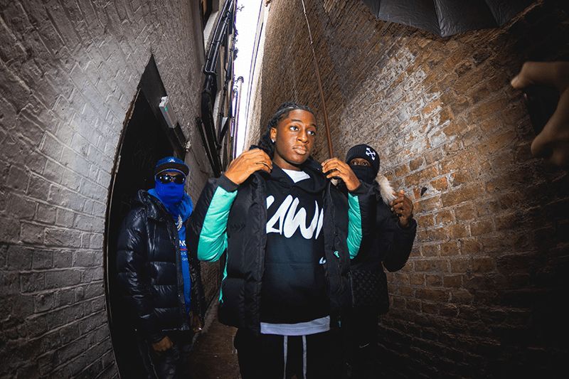 GRUNGECAKE's tweet photo. Watch British-Nigerian viral star WhyDee’s official visual for ‘Jack in the Box’ https://t.co/5ZU8FdCUTV https://t.co/OkOp0N6MP5