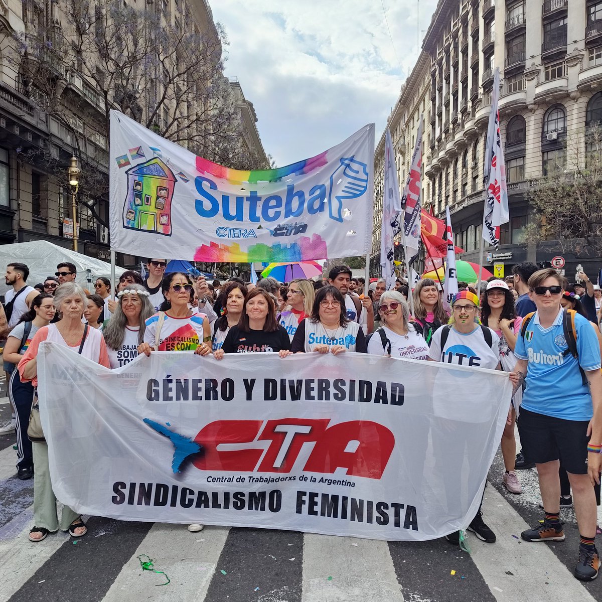 GeneroCTA's tweet photo. La @CTAok presente en la 33° Marcha del Orgullo  en CABA.
El orgullo no se vende, se Visibiliza y se defiende!

#33Orgullos #MarchadelOrgullo
📸 Fotos 👇🏼 https://t.co/Q0dTatrxyH