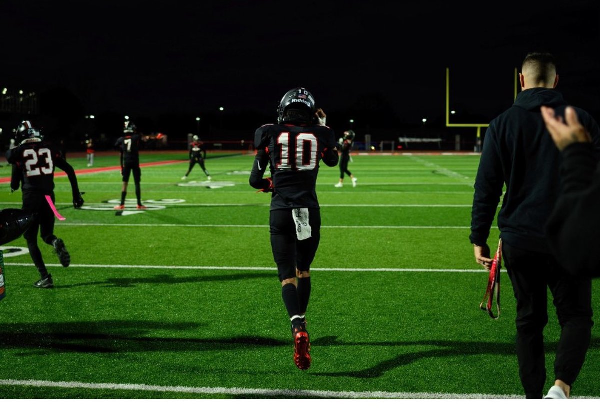 RobbyJohnsonjr2's tweet photo. I love yall boys❤️. Thank you coaches.#10✌🏽. Highlights coming soon. https://t.co/4Hk3XfNlTD