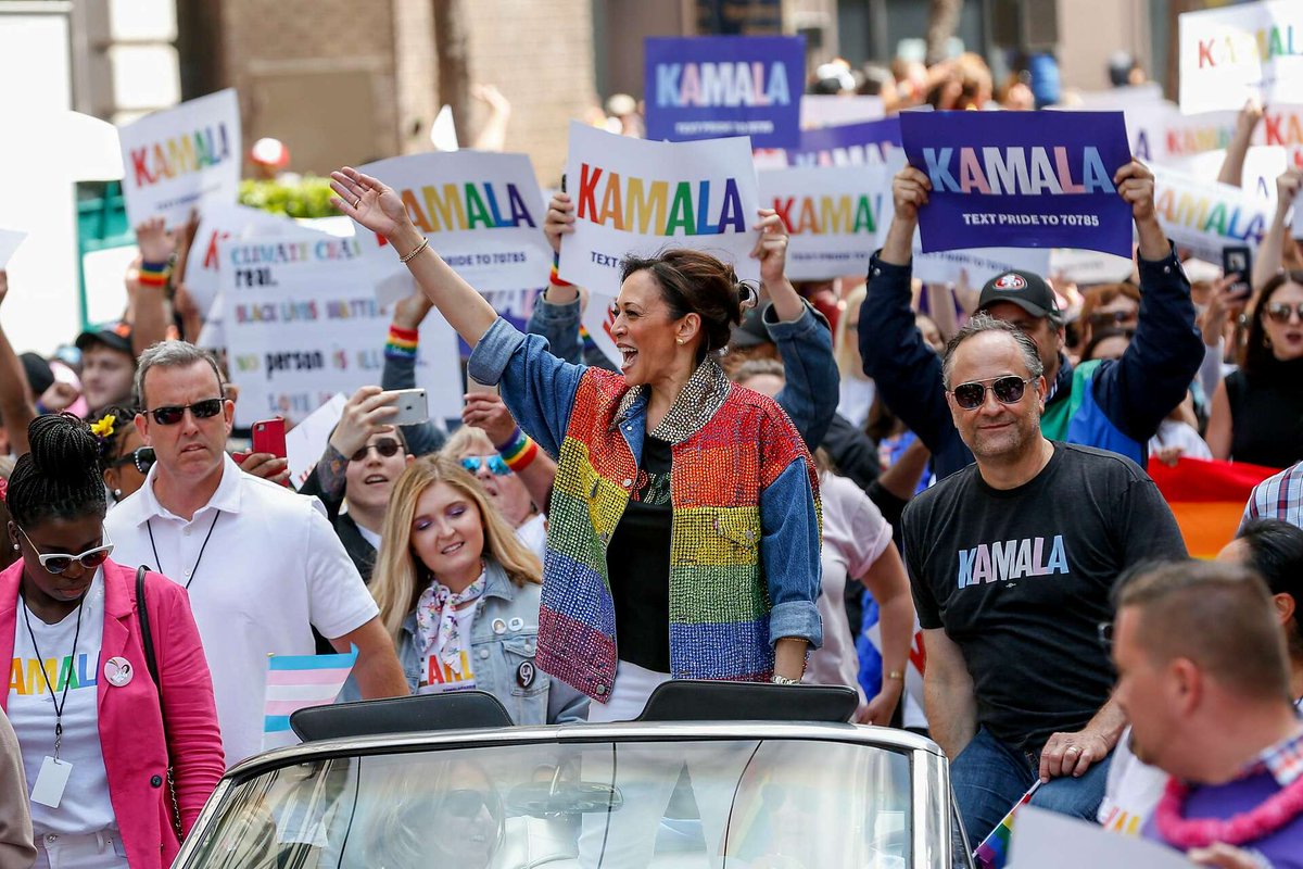 W tym tygodniu okaże się, kto zostanie nowym Prezydentem(-tką!) Stanów Zjednoczonych. Donald Trump czy Kamala Harris?

Trump w czasie swej prezydentury czynił starania, aby ograniczyć prawa osób LGBT. Natomiast Kamala Harris jest naszą zdeklarowaną sojuszniczką! #HarrisWalz2024✌🏼