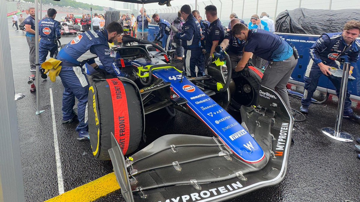 Spanish Grand Prix 🇪🇸 (@spanishgp_) on Twitter photo 🇧🇷 | La importancia del trabajo en equipo:
Tras los accidentes de <a href="/Carlossainz55/">Carlos Sainz</a>, <a href="/alo_oficial/">Fernando Alonso</a> y <a href="/FranColapinto/">Franco Colapinto</a> en clasificación, en un margen escaso de horas, <a href="/ScuderiaFerrari/">Scuderia Ferrari HP</a>, <a href="/AstonMartinF1/">Aston Martin Aramco F1 Team</a> y <a href="/WilliamsRacing/">Atlassian Williams Racing</a> han sido capaces de reparar los coches y correr la carrera 👏🏻👏🏻
#F1 🇧🇷 | La importancia del trabajo en equipo:
Tras los accidentes de <a href="/Carlossainz55/">Carlos Sainz</a>, <a href="/alo_oficial/">Fernando Alonso</a> y <a href="/FranColapinto/">Franco Colapinto</a> en clasificación, en un margen escaso de horas, <a href="/ScuderiaFerrari/">Scuderia Ferrari HP</a>, <a href="/AstonMartinF1/">Aston Martin Aramco F1 Team</a> y <a href="/WilliamsRacing/">Atlassian Williams Racing</a> han sido capaces de reparar los coches y correr la carrera 👏🏻👏🏻
#F1