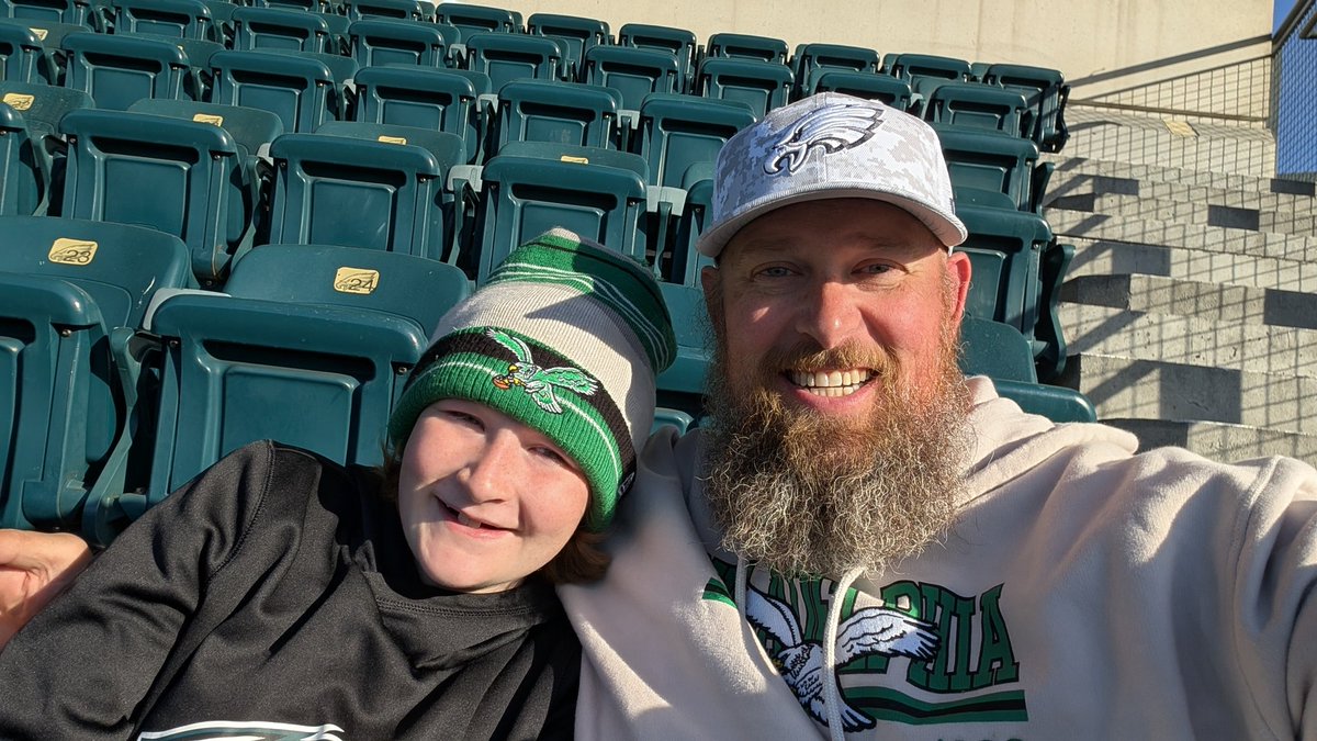 eGreeny1980's tweet photo. #FlyEaglesFly https://t.co/7Du4LoECKm