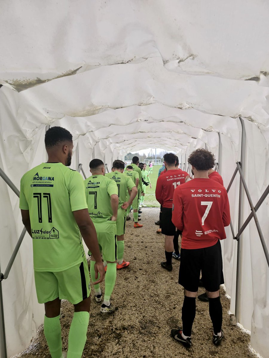 JulienDive's tweet photo. Aux côtés de mes joueurs ce dimanche !

Victoire importante 2-0 sur #Gouvieux et confirmation de notre place de leader en R2.
Focus sur notre objectif de montée. 🚀

#Itancourt
#Ecureuils 
#PrésidentBénévole https://t.co/95LGyNAQNT