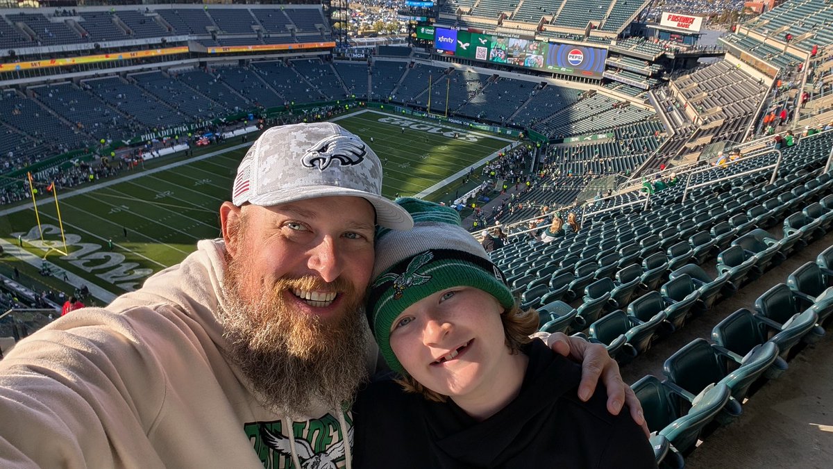 eGreeny1980's tweet photo. #FlyEaglesFly https://t.co/wkMSUAgaLe