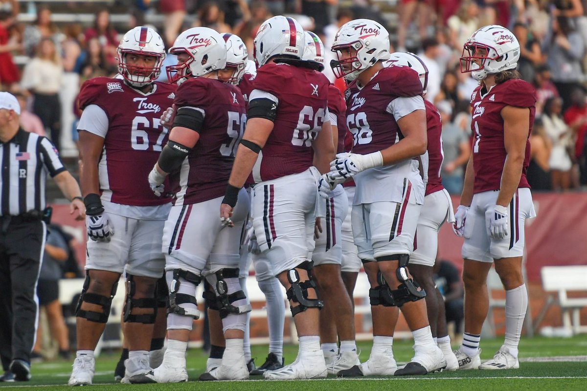 Troy Trojans Football 8x⚔️ (@troytrojansfb) on Twitter photo O-Line Appreciation Thread 
⚔️ B2B Games 0️⃣ Sacks
⚔️ 977 Yards of Offense
⚔️ 504 Rushing Yards O-Line Appreciation Thread 
⚔️ B2B Games 0️⃣ Sacks
⚔️ 977 Yards of Offense
⚔️ 504 Rushing Yards