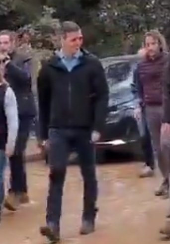 gorrionverde1's tweet photo. #HUELGAGENERAL
Sánchez llegando a una de la zonas más devastadas sonriendo.
Ésto no es normal, ésto de psicópata. https://t.co/QAuYSB3LOD