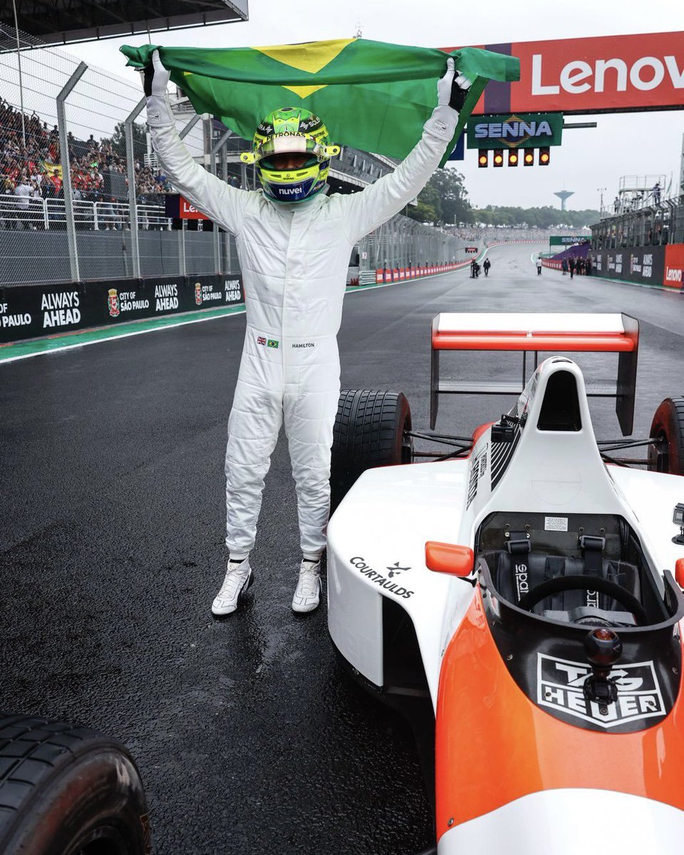rekii_dzn's tweet photo. Lo que querían colarnos como homenaje a Senna // lo que finalmente ha sido el homenaje a Senna https://t.co/htq3Mm9KnB
