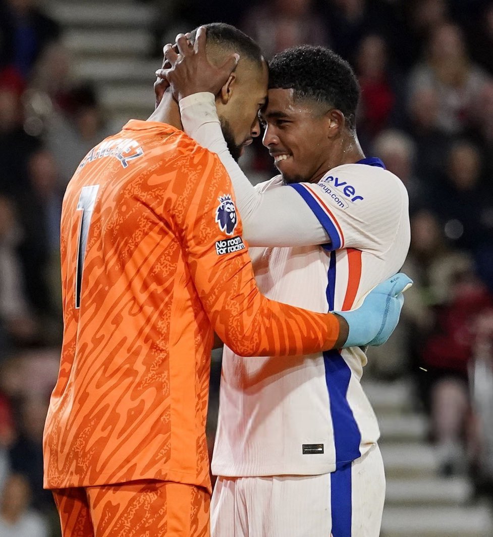 TheChidon's tweet photo. These brothers will cost us the Top 4, clearly the weakness we have in our defence.

We are good in Midfield and forward, can’t do great things by giving away cheap goals every game week.

#Sanchez #Fofana #ChelseaFC https://t.co/VRyFLm18CP