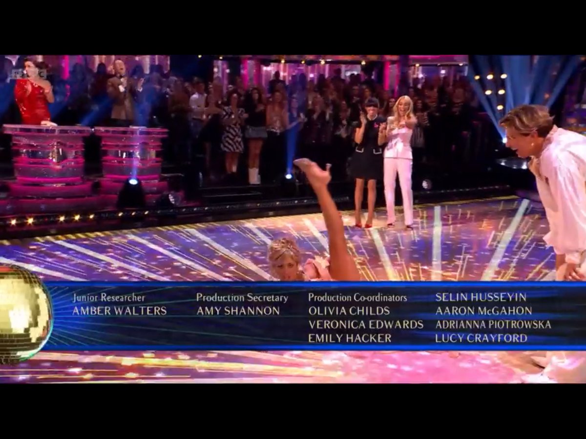 KDCunliffe's tweet photo. The reaction of Tess, Claudia and Nikita๐
#samquek #strictly #StrictlyComeDancing #nikita https://t.co/6hqJumwQpw