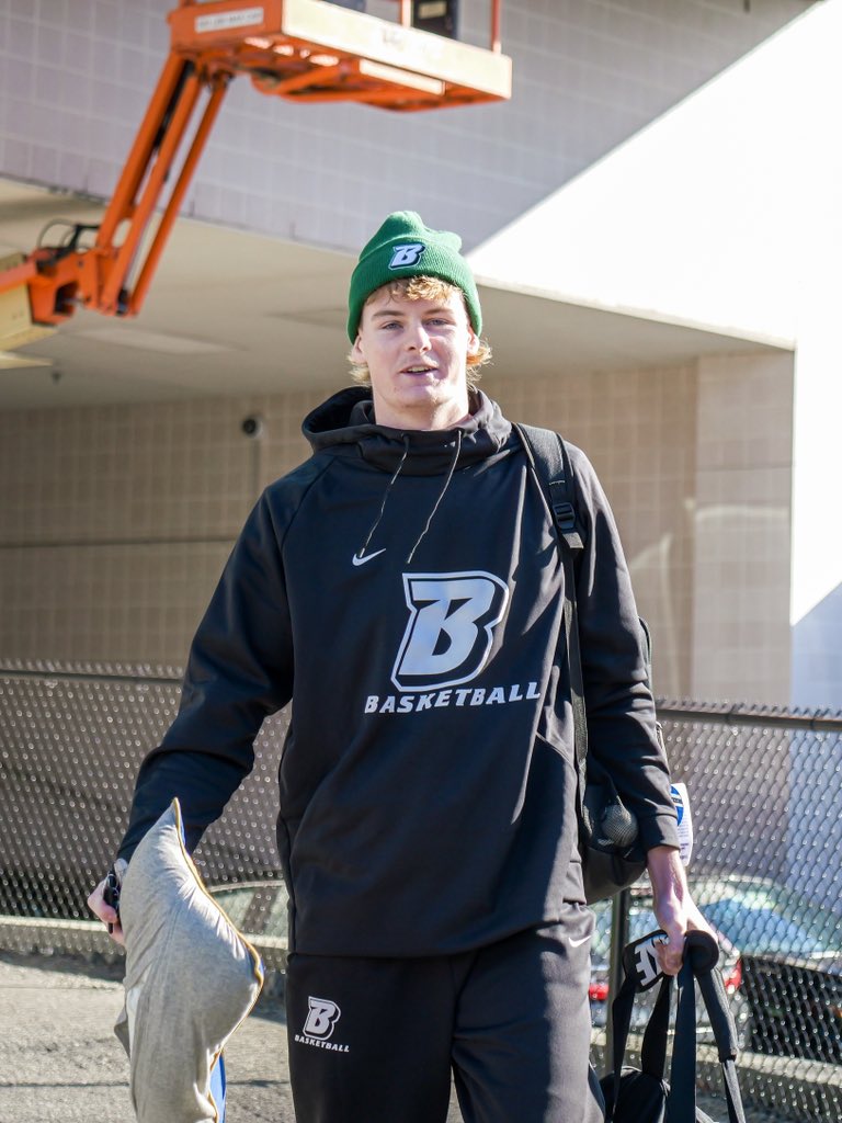 BinghamtonMBB's tweet photo. 𝗛𝗶𝘁𝘁𝗶𝗻’ 𝘁𝗵𝗲 𝗿𝗼𝗮𝗱 🚍

#BearcatNation | #ONEBinghamton https://t.co/X9crZrumPo