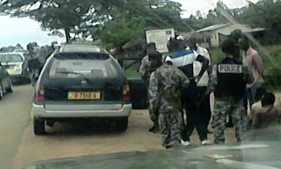 pnininahazwe's tweet photo. L'émission #Ndondeza de ce soir rappelle l'attaque d'un convoi funéraire par la police burundaise, le 31.10.2015 à #Buringa, ainsi que les crimes graves qu'elle a entraînés : exécutions extrajudiciaires et disparitions forcées. #Burundi 1/4 https://t.co/FOi6vkWEVh