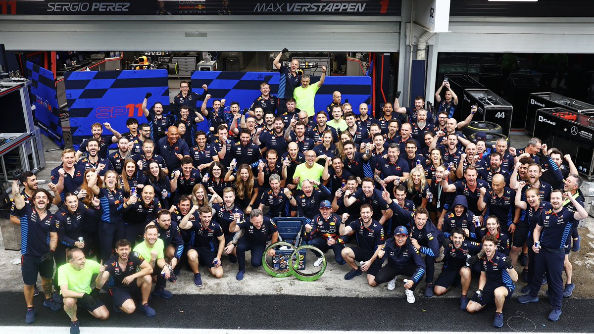 redbullracing's tweet photo. TEAM 💙

#F1 || #BrazilGP 🇧🇷 https://t.co/Lmib2vSAnc