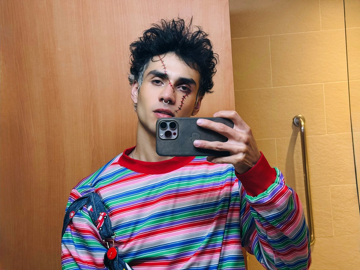 alannavarro's tweet photo. Wanna play? 🔪 https://t.co/YMbKxF04wm