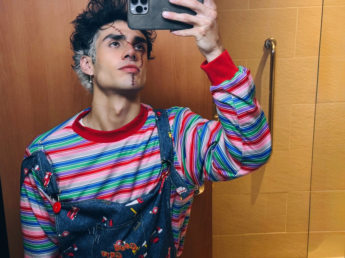 alannavarro's tweet photo. Wanna play? 🔪 https://t.co/YMbKxF04wm