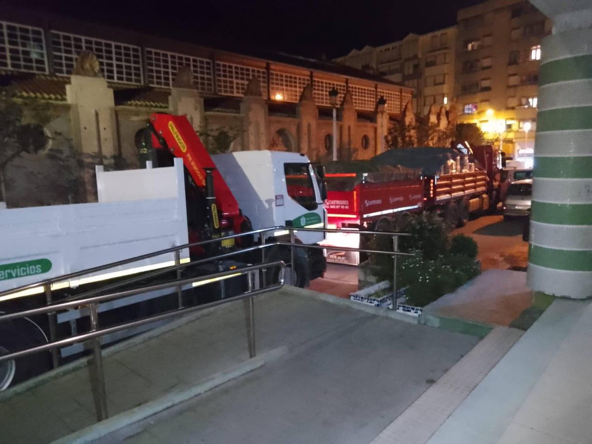 herransusana's tweet photo. ❤️ GRACIAS CASTRO‼️‼️
Gracias a la ciudadanía castreña por demostrar siempre su solidaridad y a todos los que están colaborando al pie de cañón para hacerlo posible.
Valencia nos necesita!!!
#CastroSolidario
#CastroconValencia https://t.co/AevmDy908F