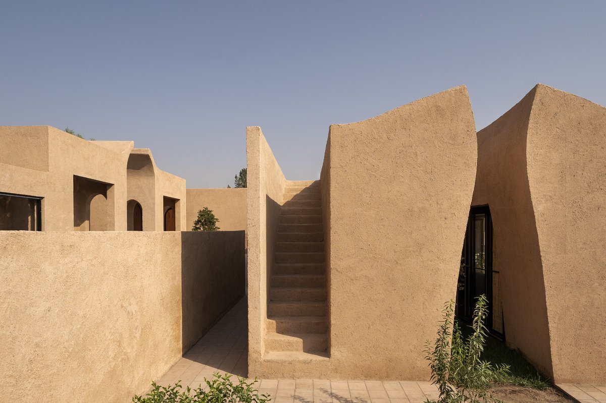 w_emerg's tweet photo. What if a wall could connect rather than divide?
Wall House by EZ Studio explores this idea on a 1000 sqm plot near Isfahan, along the banks of the Zyandehrood River. Wall House is a 350 sqm duplex designed for a family of four.
#WallHouse #PersianDesign #ConnectingSpaces https://t.co/tSjUmUkLBW