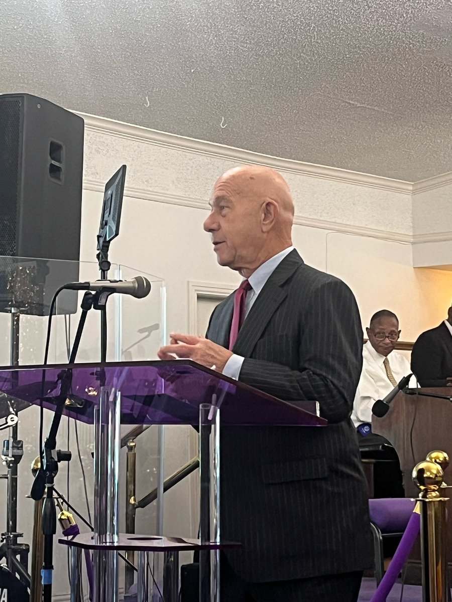 houmayor's tweet photo. the homless, a food pantry and helps people recover from storms. Earlier this year, the mayor appointed Preston to the Houston METRO board because he understands that Houstonians want mobiliy options. 

We thank him for everything he’s done for our community and his  church https://t.co/2cUIbFgXVa