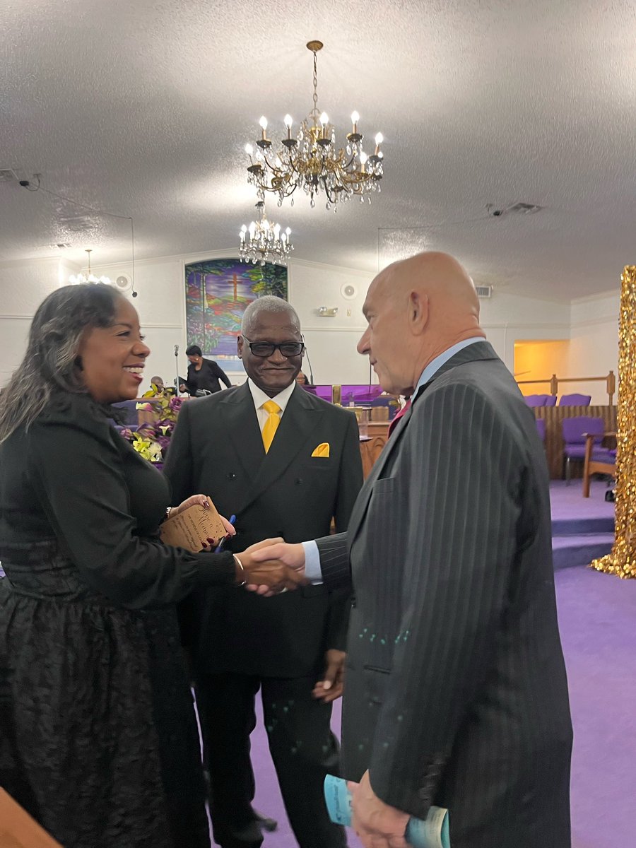 houmayor's tweet photo. the homless, a food pantry and helps people recover from storms. Earlier this year, the mayor appointed Preston to the Houston METRO board because he understands that Houstonians want mobiliy options. 

We thank him for everything he’s done for our community and his  church https://t.co/2cUIbFgXVa