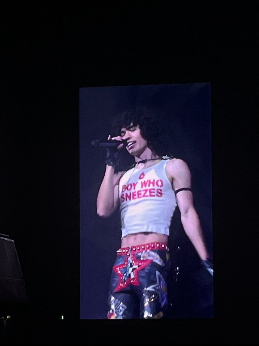 and just like that my last show of the year is over 💔