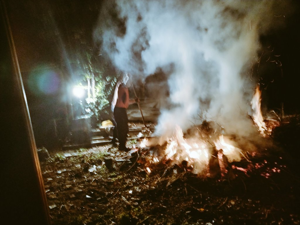 mandyrose1's tweet photo. Great bonfire last night attended by neighbours. No banging fireworks. Now to focus on the Xmas theatre season for my culture clients with sumptious Xmas productions opening in the coming weeks #m7pr #brumhour https://t.co/VuKCe9kNWj