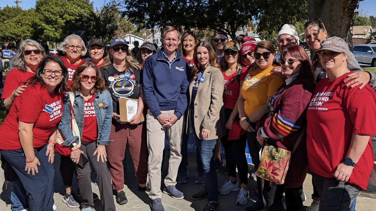 gtwhitesides's tweet photo. SANTA CLARITA! 📣 We’re fired up and ready to knock on doors to get out the vote and win #CA27! 

A BIG thank you to @shannonrwatts, @JudyChuCampaign, @JesseGabrielCA and @Damon_Connolly for joining us today to help us bring positive change to our community. Let’s do this! https://t.co/QS7cBgExOY