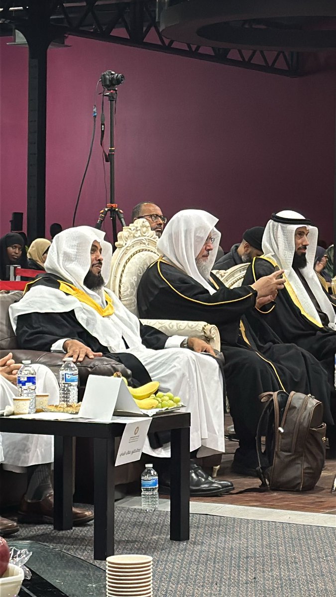 تم بحمد الله حفل تخرج الدفعة الأولى من طلاب كلية برمنجهام للعلوم الإنسانية التي لها اتفاقية تعاون مع الجامعة الإسلامية بمنيسوتا ، وتشرفت فيه بلقاء أصحاب الفضيلة معالي الشيخ د. نايف العجمي وزير الأوقاف الكويتي السابق والشيخ مفتي منك مفتي دولة زيمبابوي والشيخ المقرئ الليبي الجليل