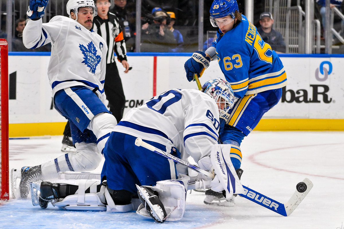 JeffCurryPhoto's tweet photo. Falling Leafs.
.
.
.
.
#STLBlues #LeafsForever #NHL #EnterpriseCenter #LetsDoThatHockey #SportsBall #SportsHappenings #SportsPhotographer https://t.co/e1MbO9JtSH