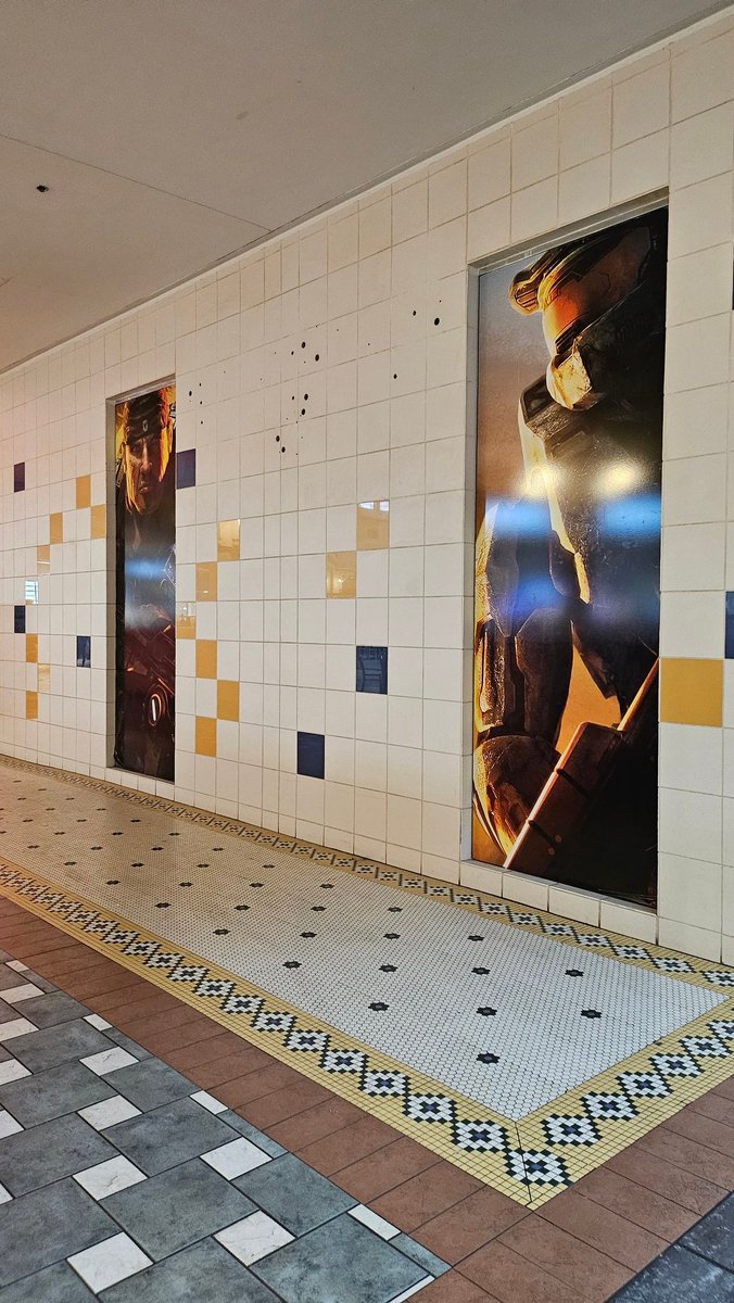 I'm at a dead mall and Chief and Marcus Fenix are just...here...