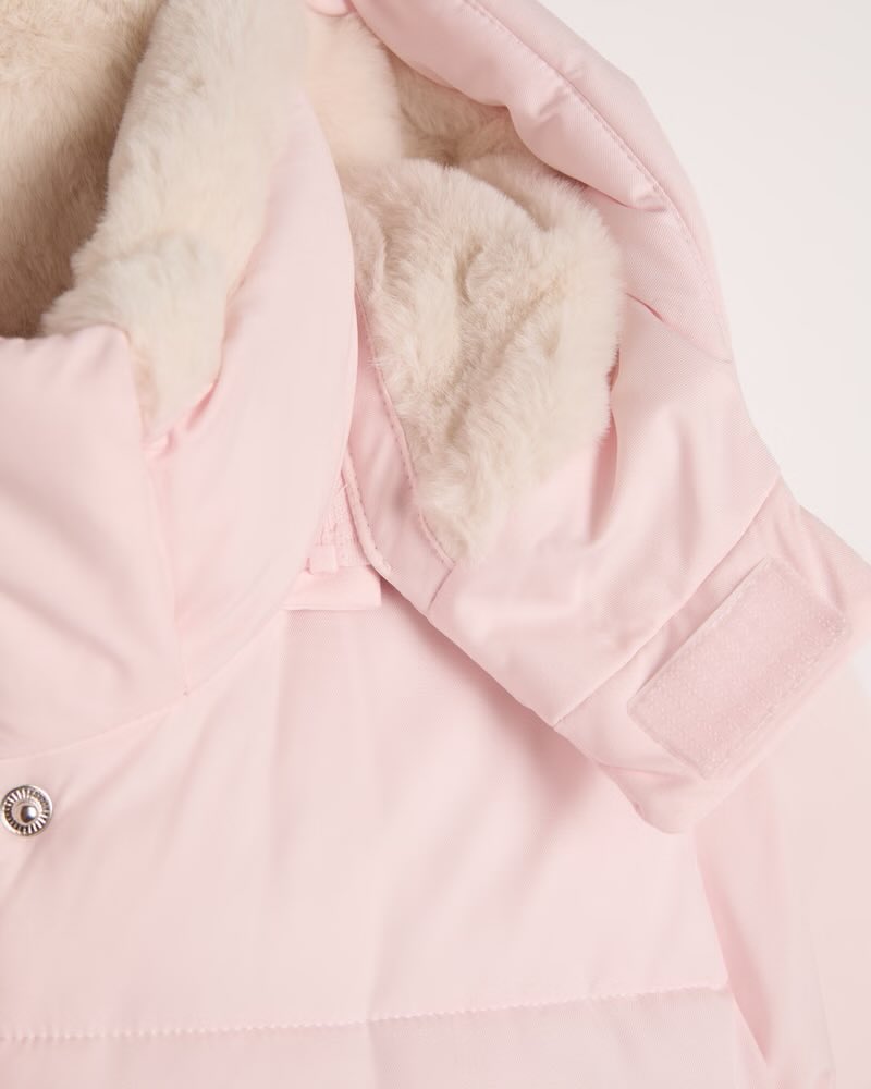 lapafaits's tweet photo. i just bought the girliest pink puffer 🎀 https://t.co/5lcZmGnGRn