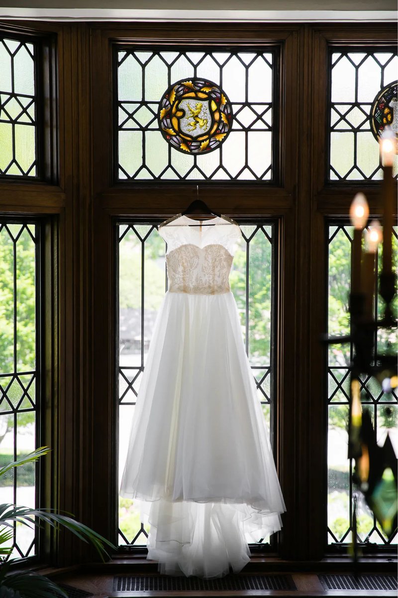 harwelden's tweet photo. The last picture taken of the dress without the bride 💫 https://t.co/NT2Su4hhYx