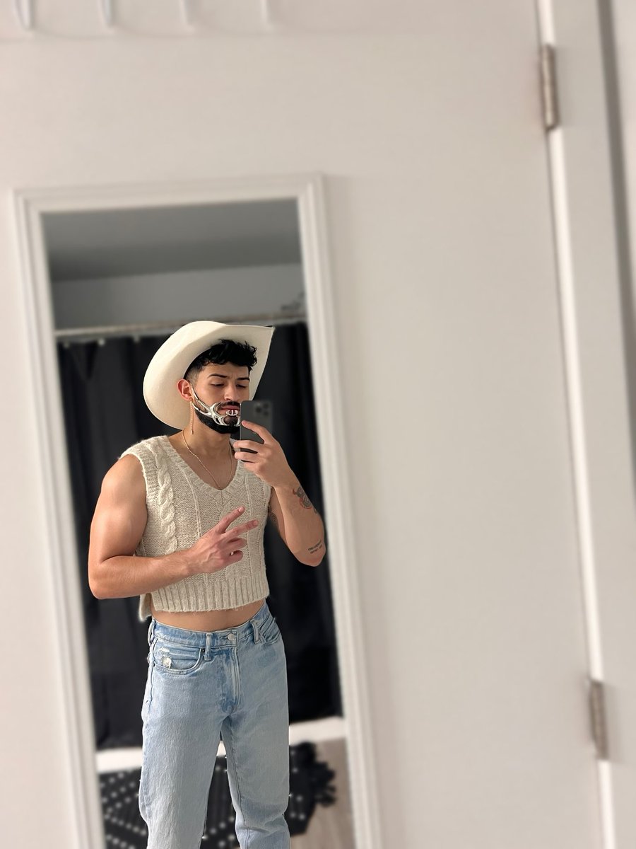 coatlicue___'s tweet photo. same but different 🤠 https://t.co/y73ugTlV58