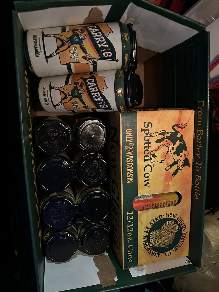 ceedubb6's tweet photo. Got a special delivery from a friend… #GoPackGo https://t.co/WTzwmt4bnr