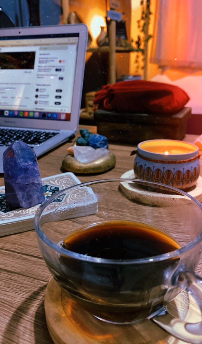 cartasdogabs's tweet photo. Curta aqui e comente seu signo, já volto aqui 
e solto a tiragem mensal para vocês! 🫰🏽✨ https://t.co/zmPXFqpJyq