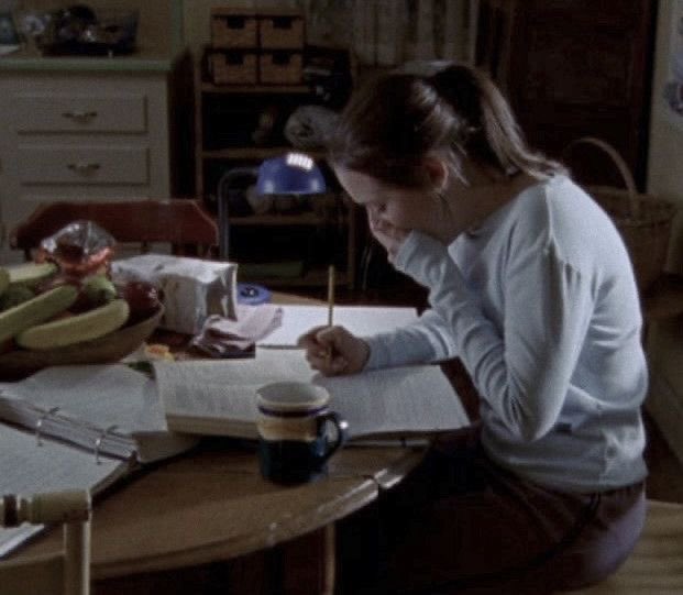 thinkergilmore's tweet photo. uni life https://t.co/CddgYKIs2Z