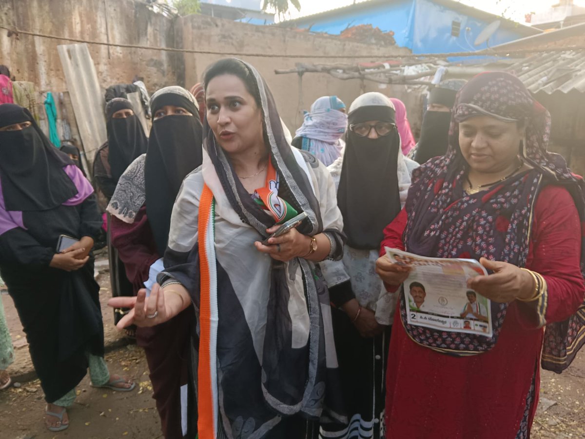 SumaiyaInc's tweet photo. Day 2 Door to door campaigning done in ward no:23 &amp; 21 channapatna by- election @kharge @RahulGandhi @priyankagandhi @kcvenugopalmp @rssurjewala @DKShivakumar @siddaramaiah @RLR_BTM @LambaAlka https://t.co/pzLn1dt6BK