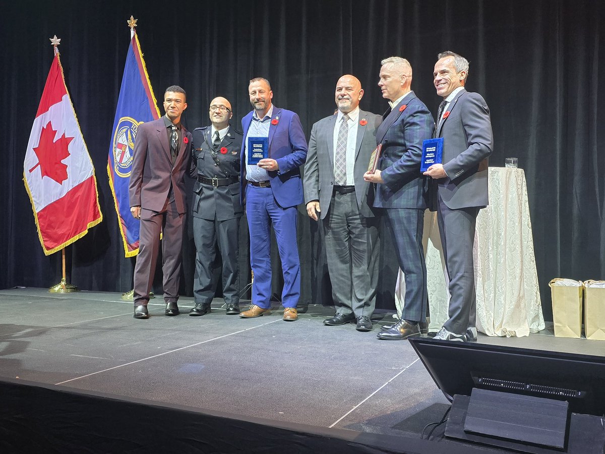 Last night, the Toronto Police Association Board of Directors and several of our members had the honour of attending the Serving with Pride (SWP) gala. This year the SWP gala was co hosted by the Toronto Police Service, with the TPA again being one of the top sponsors. The TPA