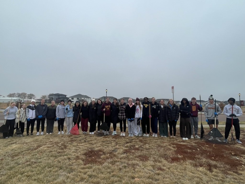 HarrisburgHigh's tweet image. The HHS Student Council took time out of their weekends to clean up Lake Ole and the HHS Tiger Stadium on Sunday afternoon. We are #TigerProud of our school and community!