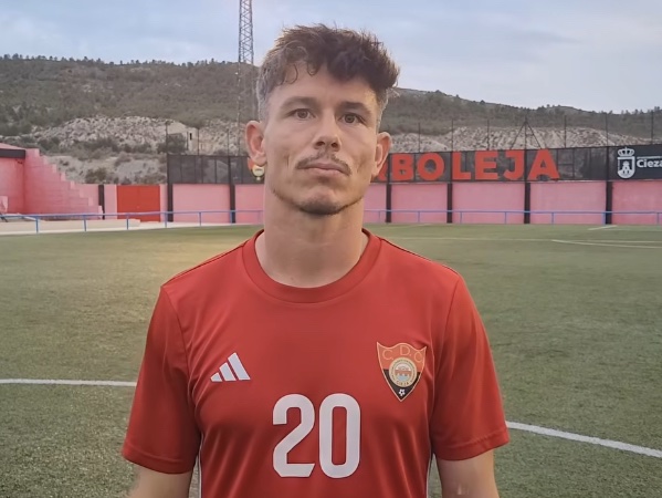 3 RFEF - Jugador destacado
El grueso de la jornada (9) no se disputó por las inclemencias meteorológicas. Si bien en el único duelo que se celebró, hubo un futbolista que brilló por encima del resto, con gol decisivo. Sergio Camacho MVP para mantener líder al CD Cieza